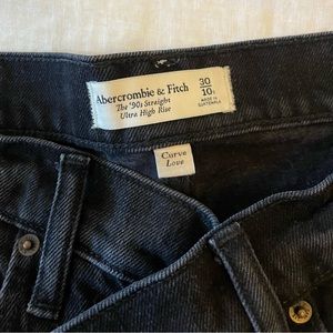 CURVE love Abercrombie & Fitch
The 90s Straight
Utra High Rise